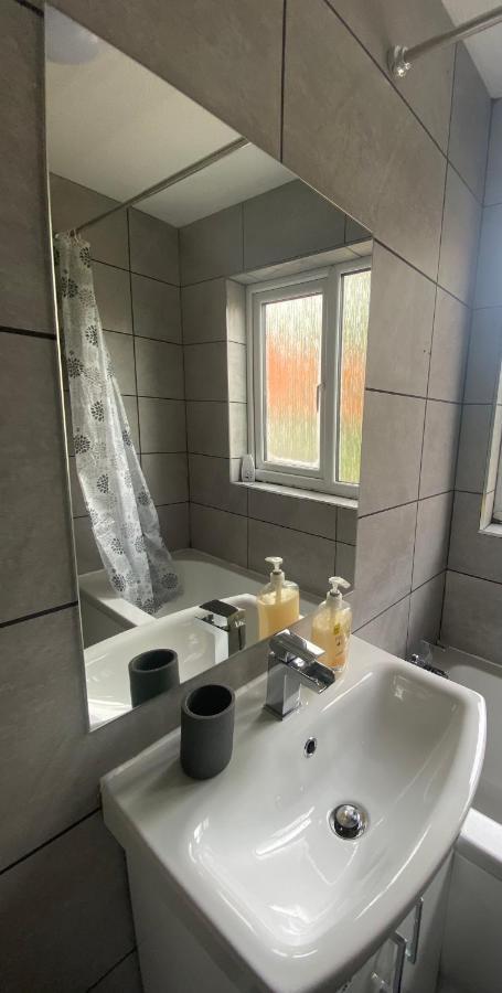 Modern 2 Bed Apartment & Free Parking Canterbury Exterior photo